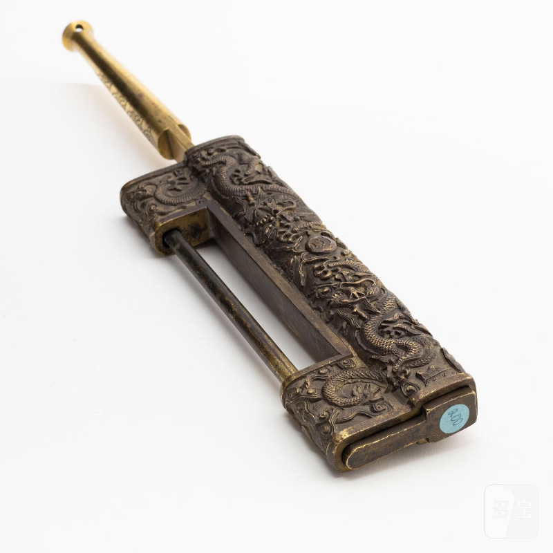 A Chinese gilt five-clawed 'dragon' lock, - 图5